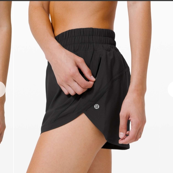Lululemon Black Track That Mid-Rise Shorts 5” size 2 EUC - Picture 1 of 10